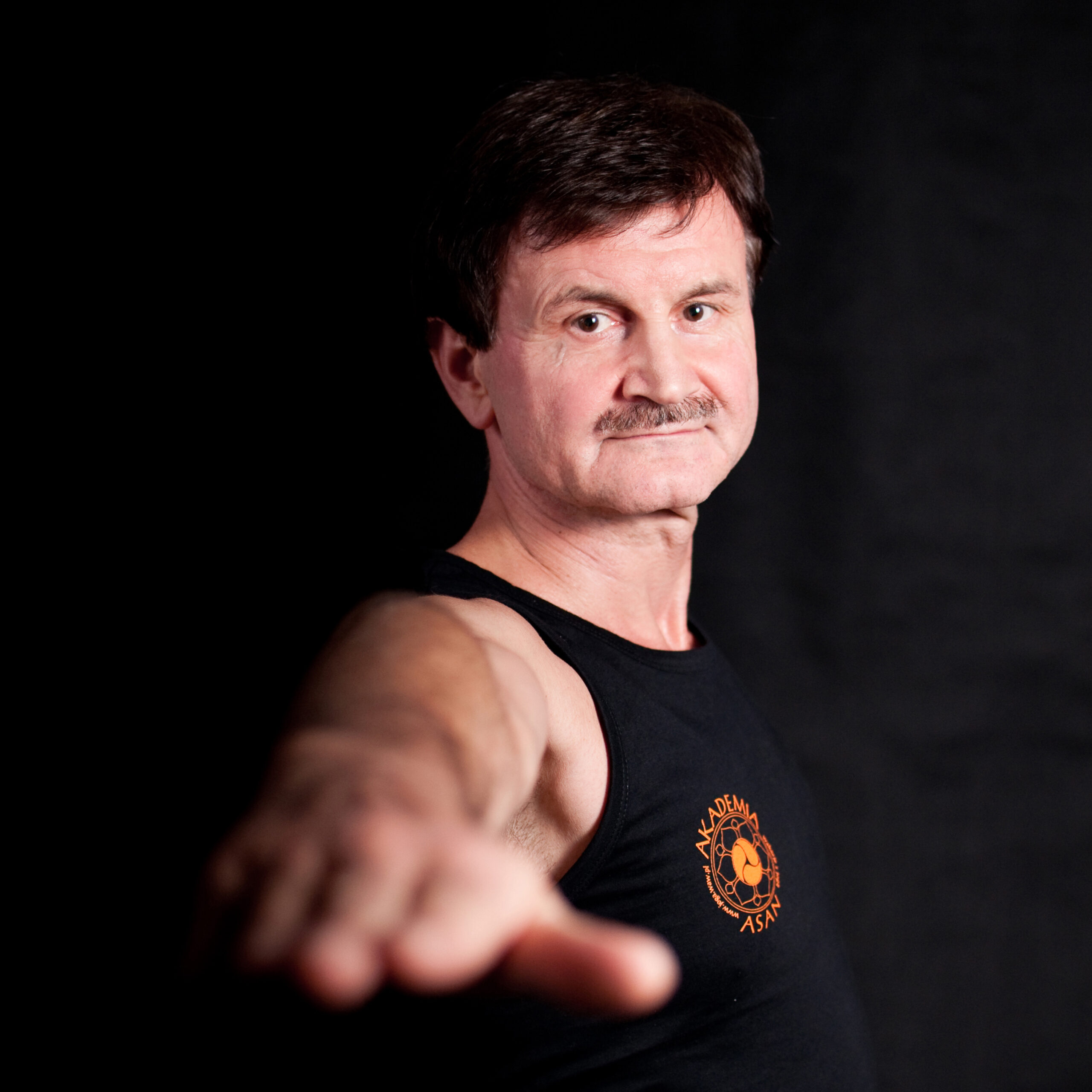 Joga dla kręgosłupa Januszem Dąbrowskim :: Joga Żoliborz