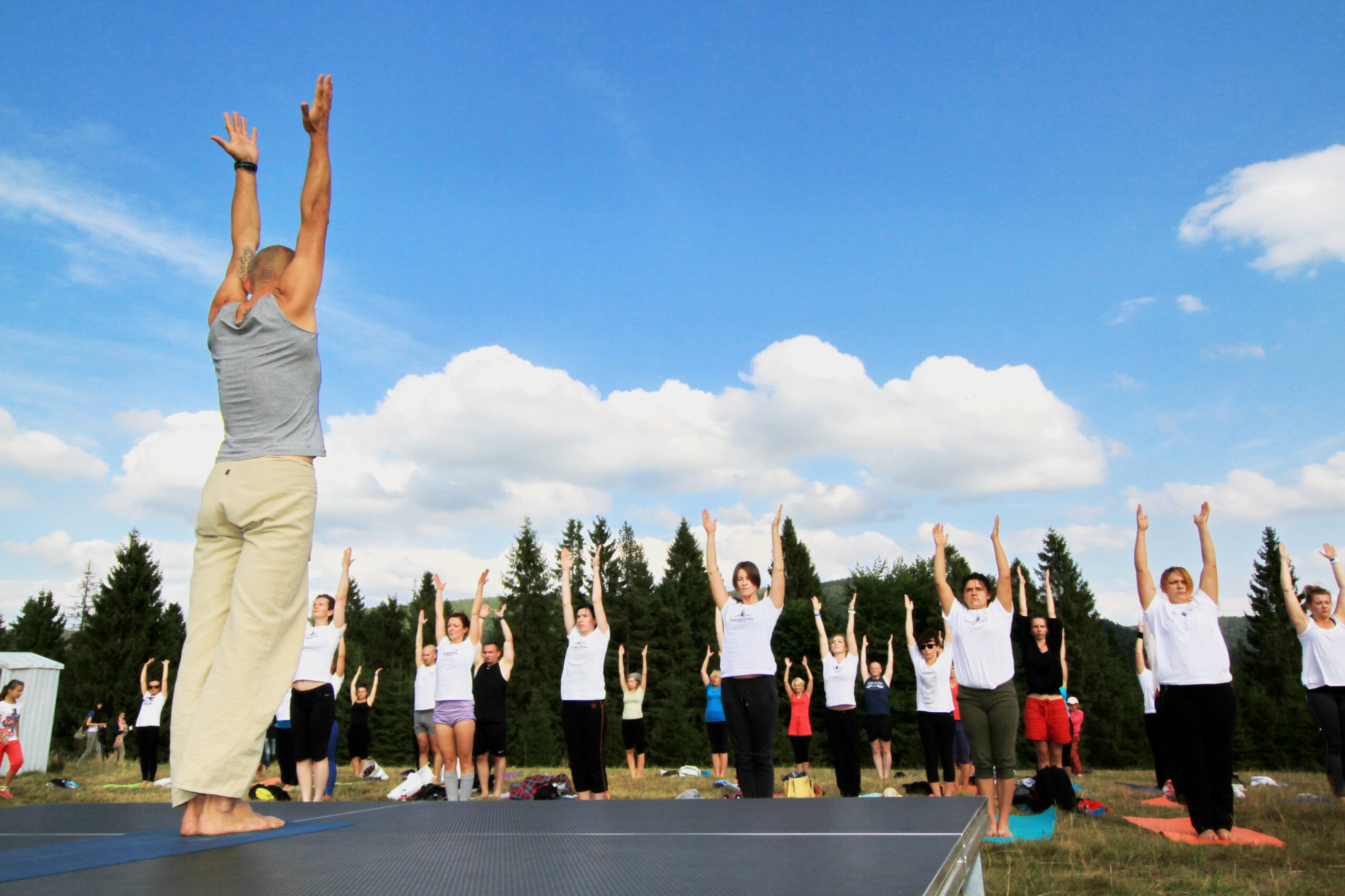 WAKACJE Z JOGĄ :: WIERCHOMLA W GÓRACH :: JOGA DLA KRĘGOSŁUPA I VINYASA :: W2